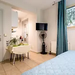 Kitries Summer Getaway - Eden Seaside Holiday home *