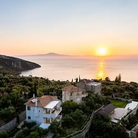 Kitries Summer Getaway - Eden Seaside *