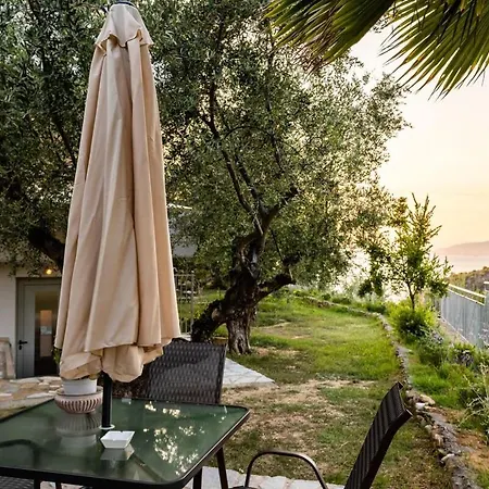 Kitries Summer Getaway - Eden Seaside Holiday home *