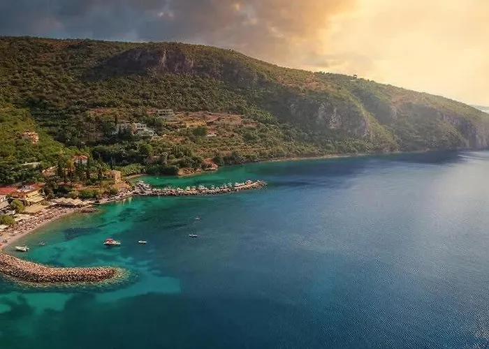 Kitries Summer Getaway - Eden Seaside