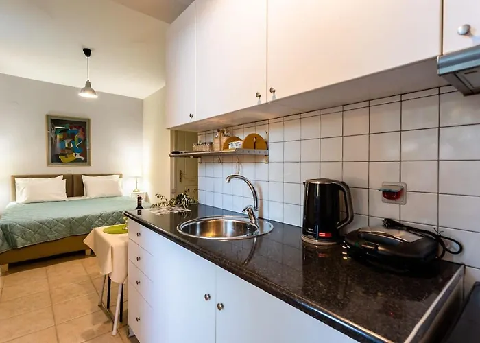 Kitries Summer Getaway - Eden Seaside