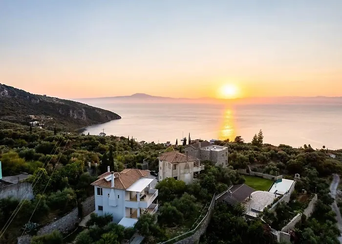 Kitries Summer Getaway - Eden Seaside *